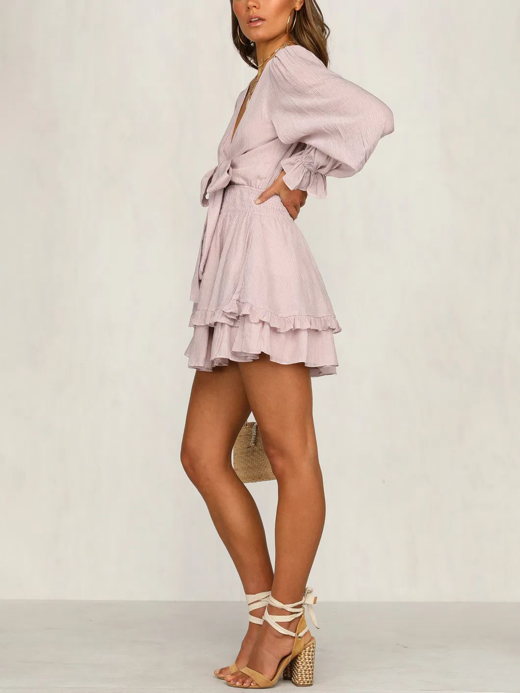 Vestido curto casual de verão feminino com decote em V e mangas longas