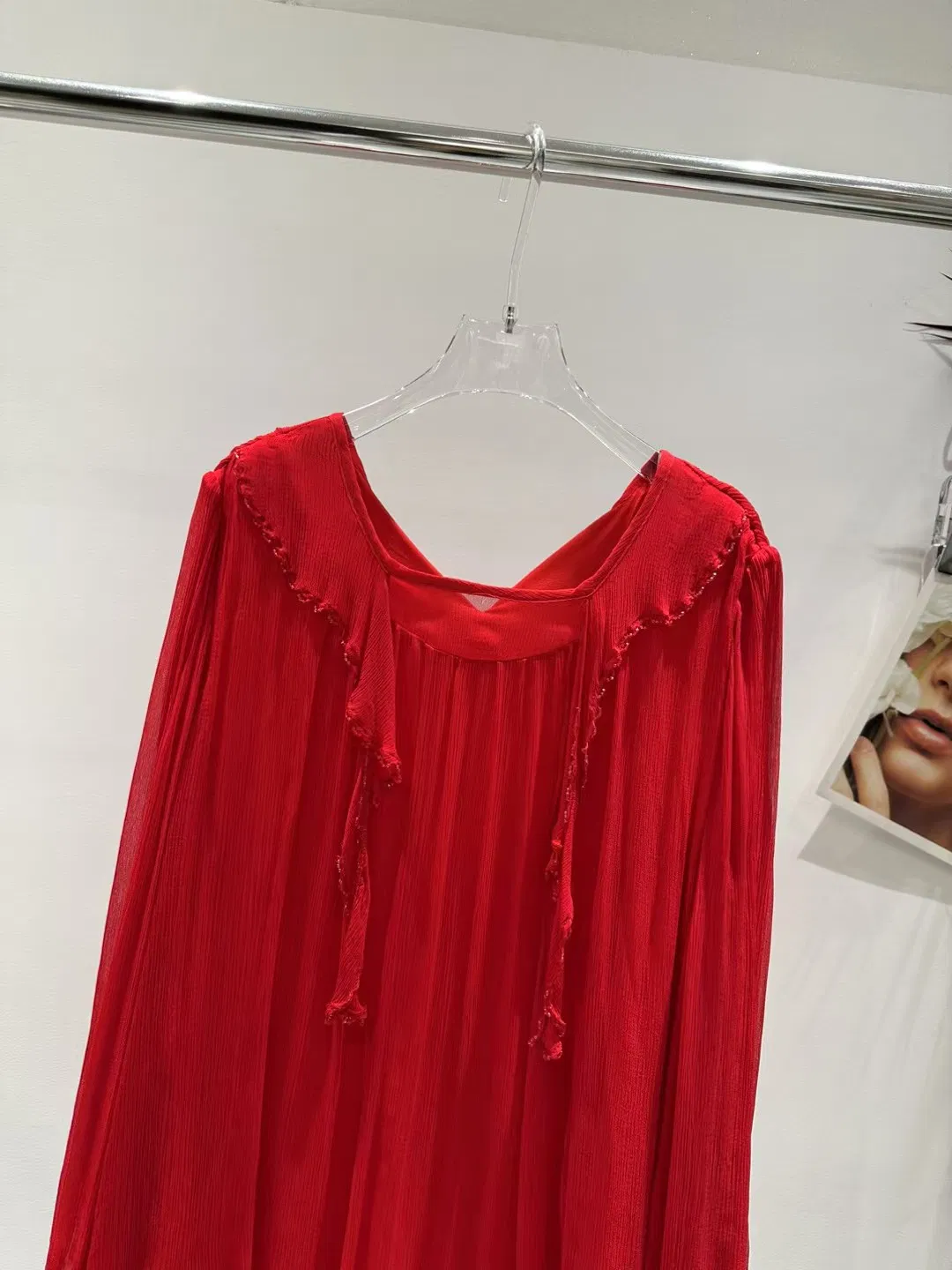 Blusa Plissada de Chiffon Vermelha Transparente com Punhos Ruffle Blusa Casual Solta para Mulheres