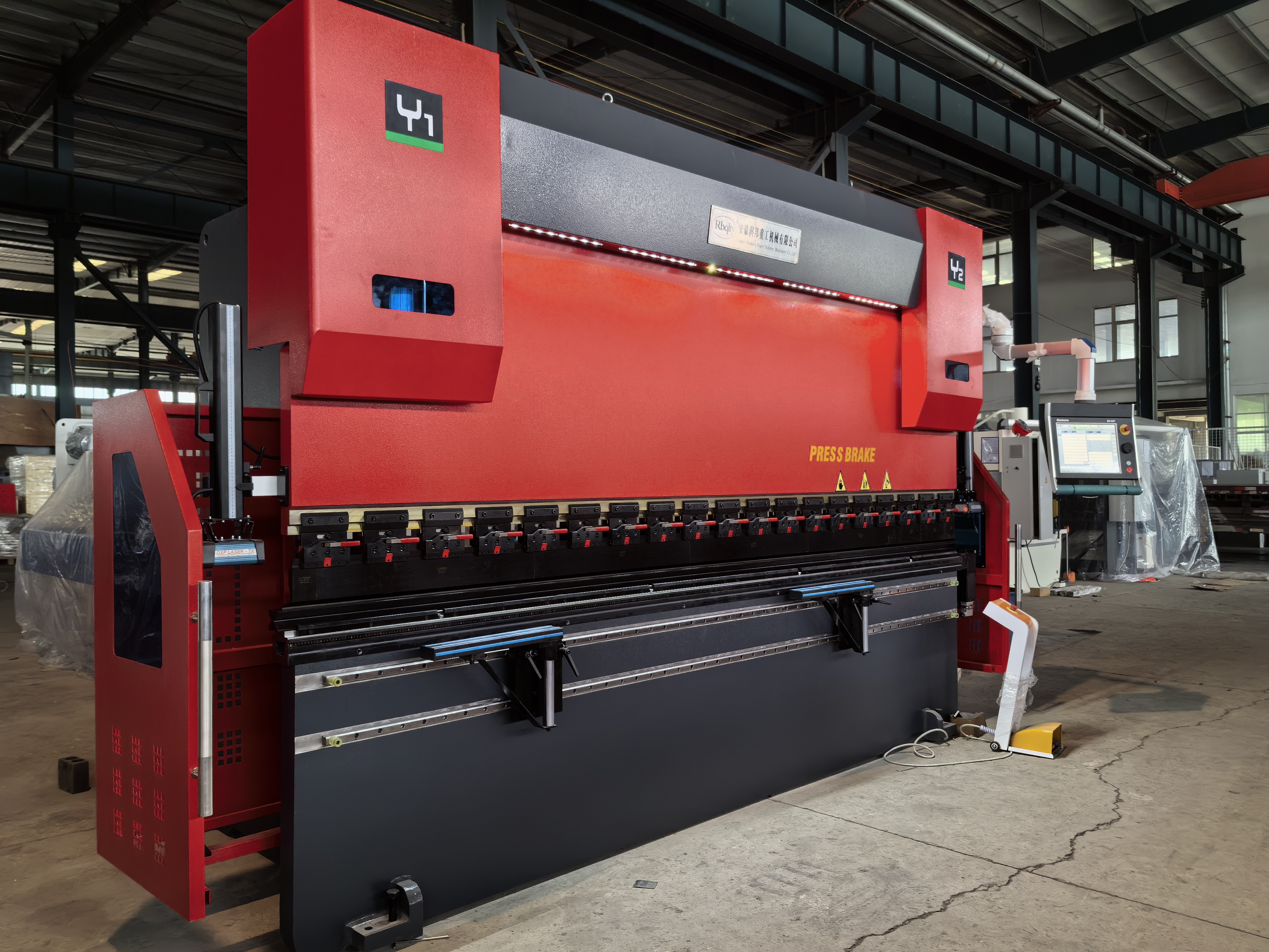 CNCColgar 220T 4000mm CNC Press Brake DELEM DA69T Electro-Hydraulic Synchronized Bending Machine Sheet Metal Folding Tool