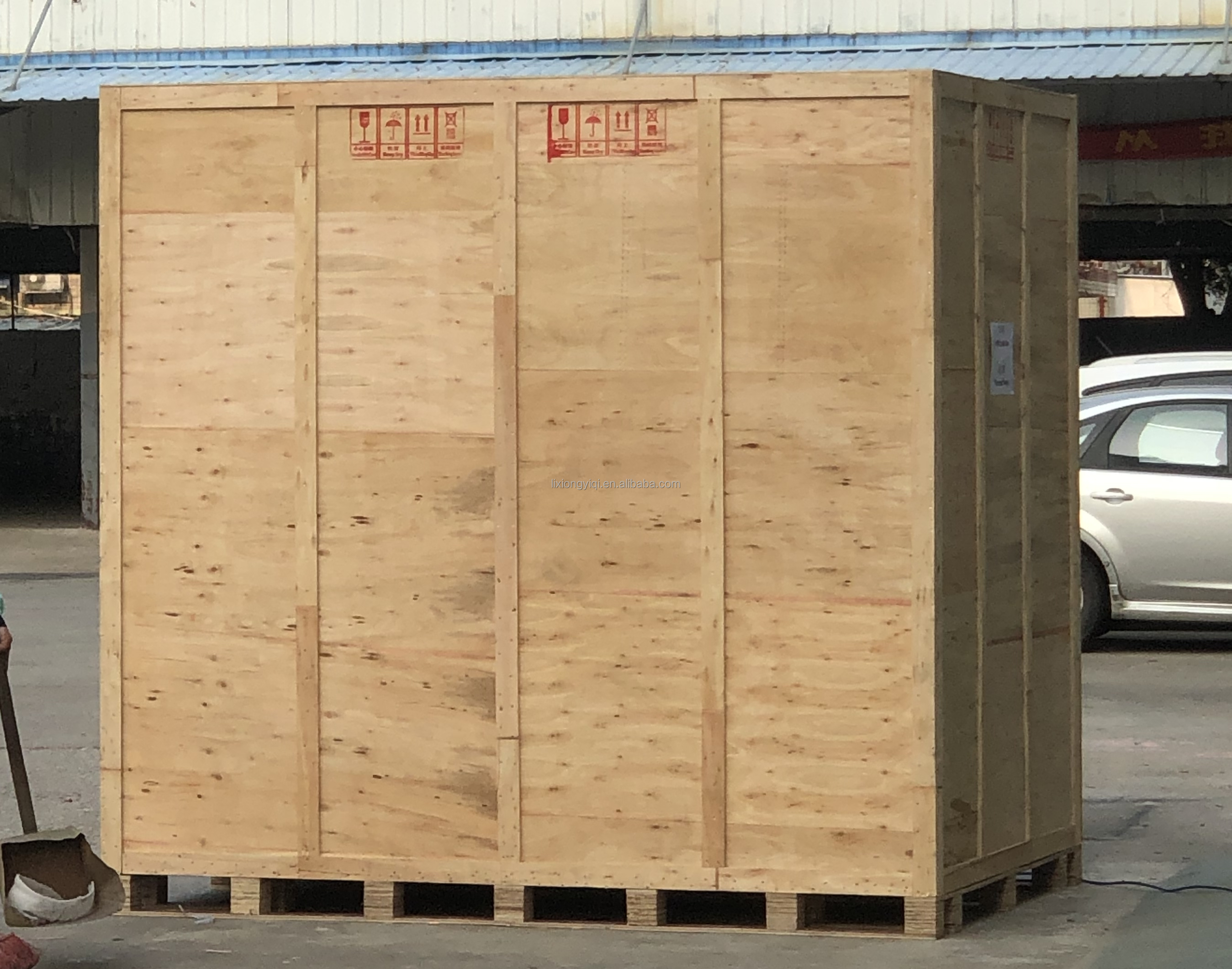 Secure Wooden Packaging Step 1