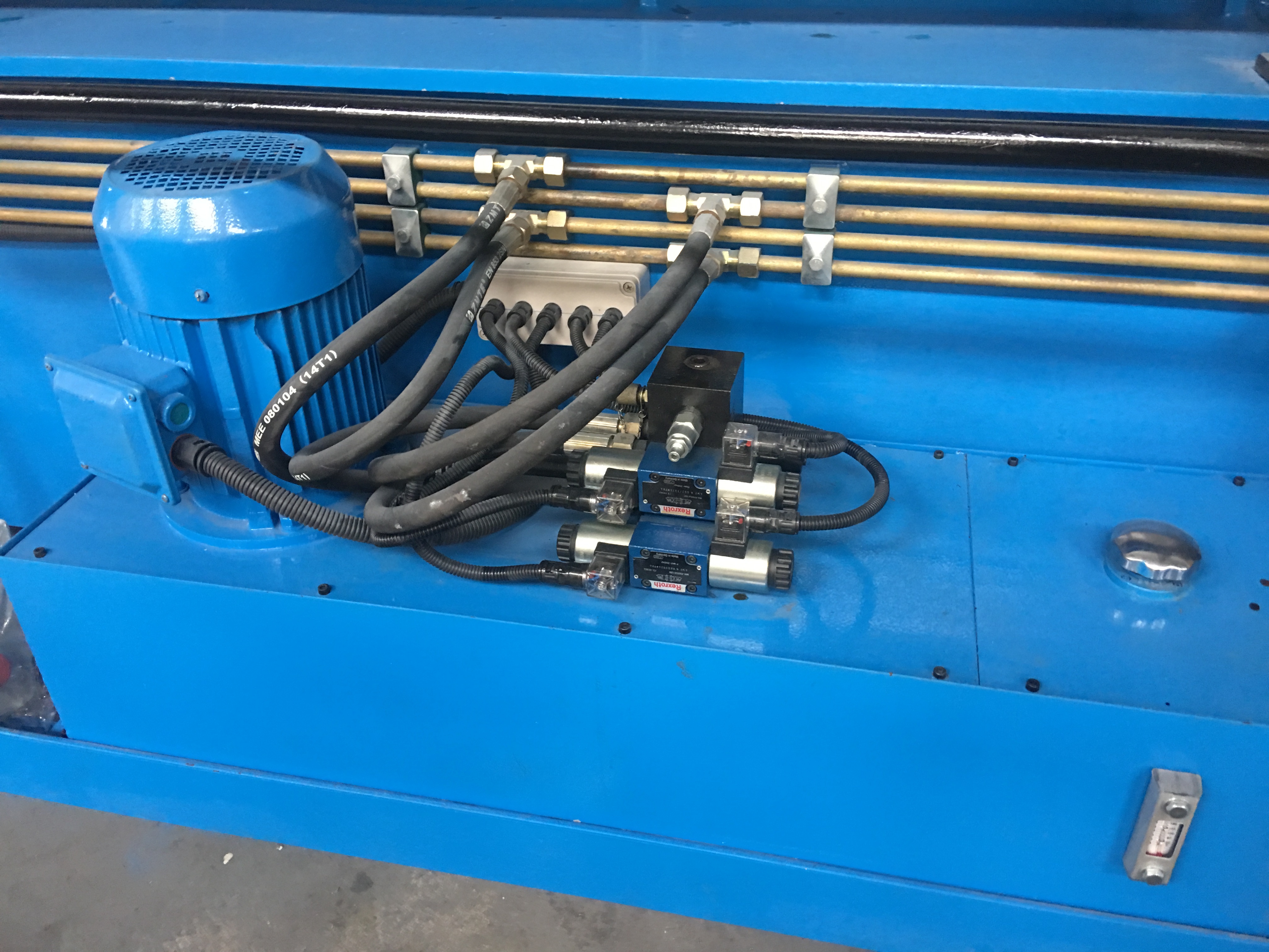 Main motor and hydraulic system