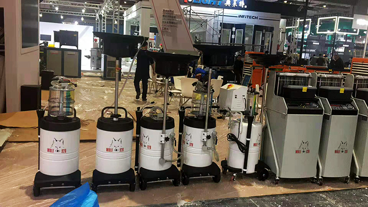 3027W Pneumatic 24L Collecting Oil Machine/Waste Vacuum Oil Drain Machine in Other Vehicle Equipment