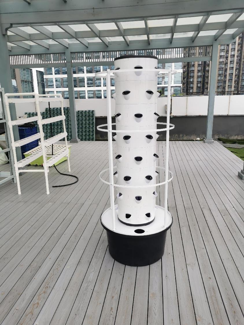 Hydroponic Grow Kit with Film Greenhouse Compatibility and Water Saving Design