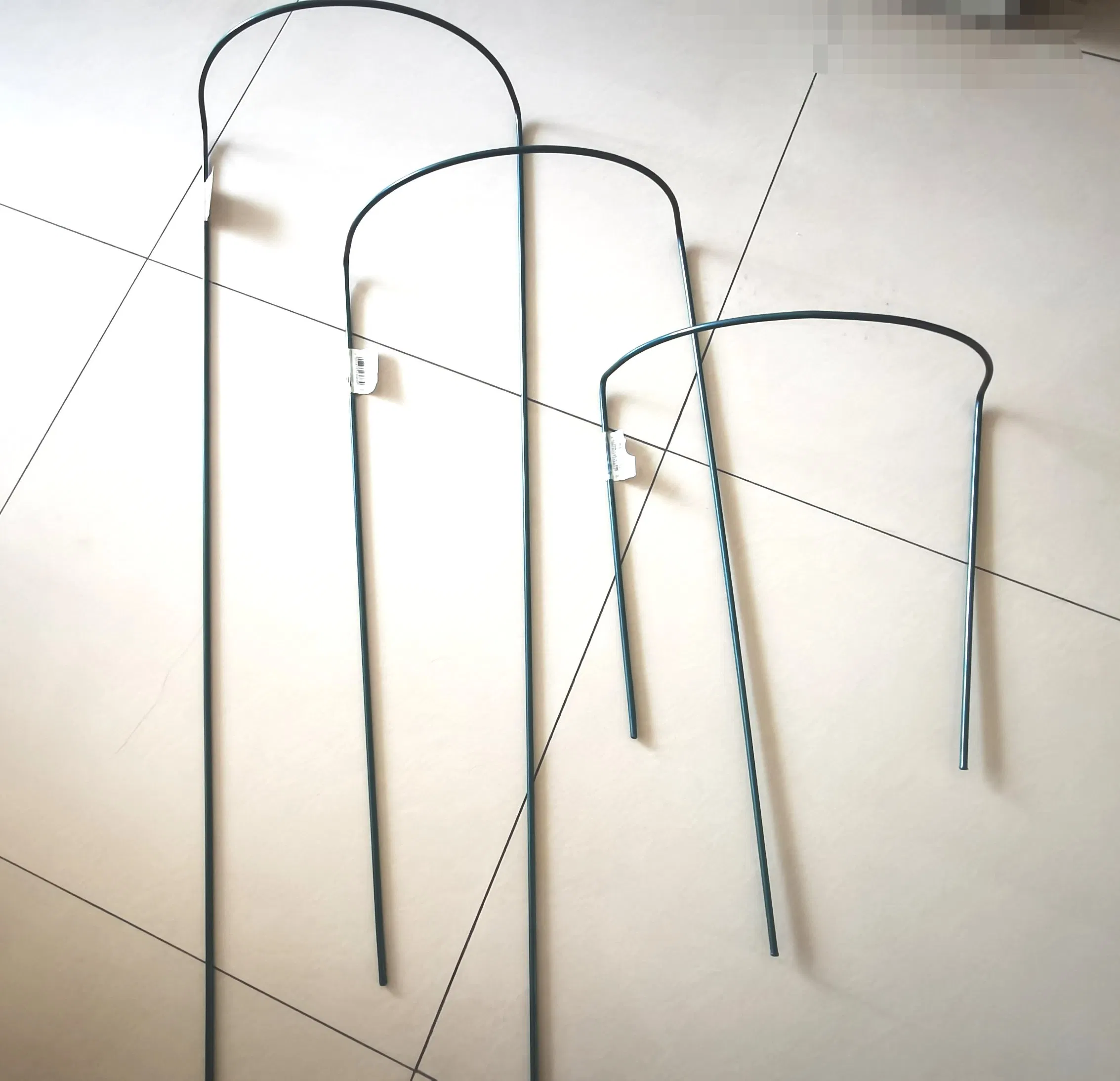 Hot Selling Metal Wire Hoop Plant Support Stakes Half Round Green Garden Plant Supports Ring for Flower Vegetables