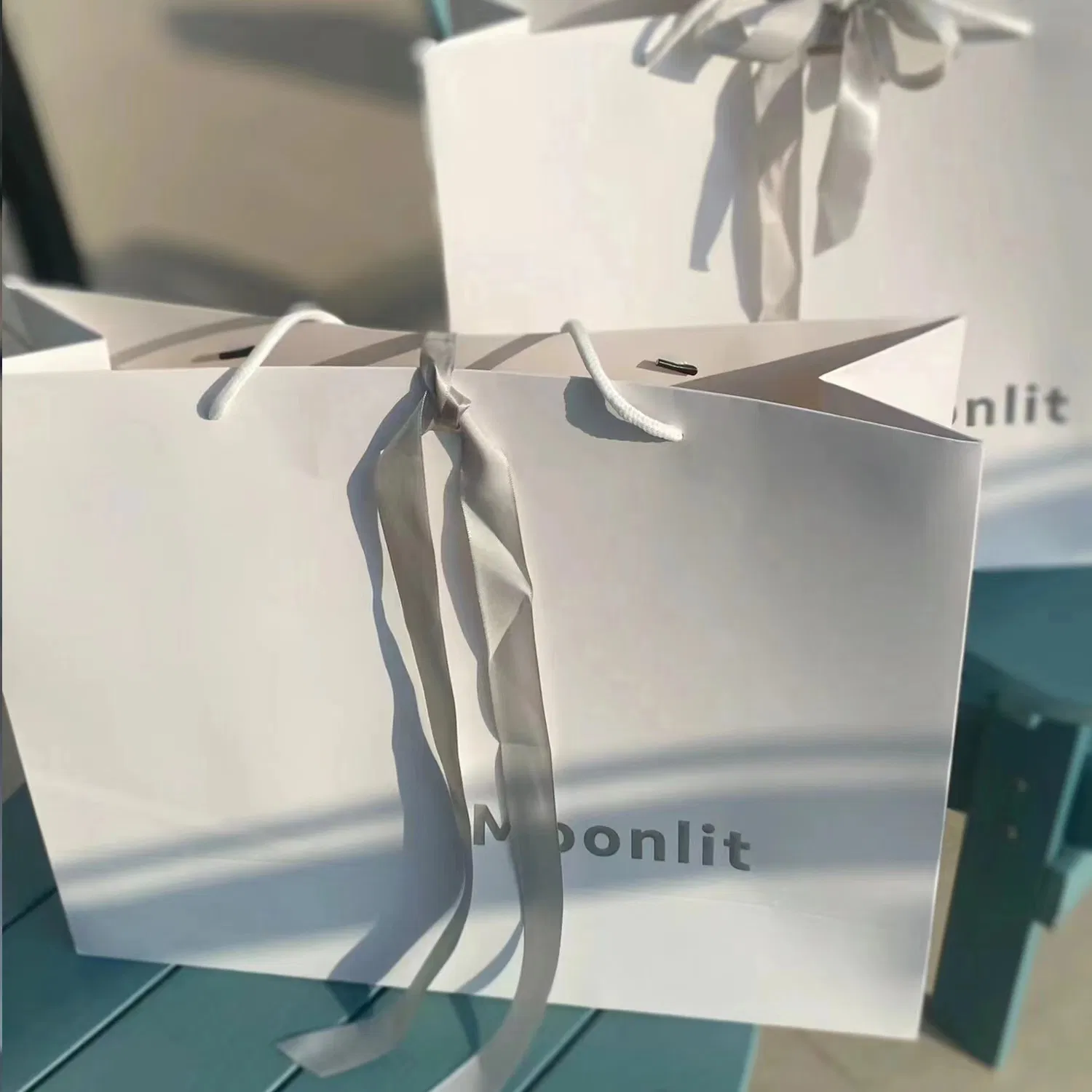 Customize Your Own Logo Gift Bag Designer Luxury Shopping Bag Retail Hard Kraft Cardboard Paper Bag Packaging