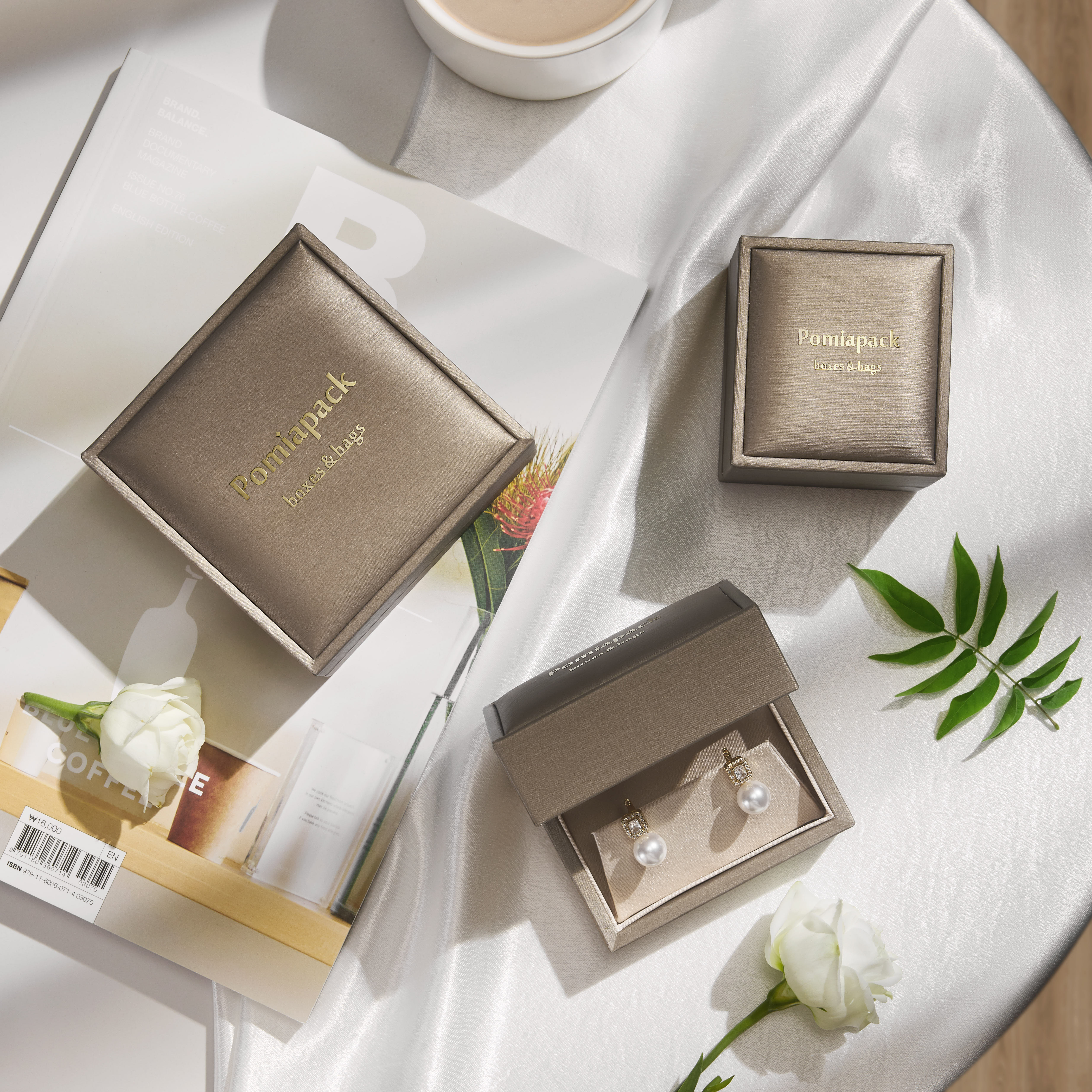 Custom Personalized Logo Cream Jewelry Packing Gift Box Rings Bracelets Ear Studs Necklaces PU Leather Jewellery Box with Logo