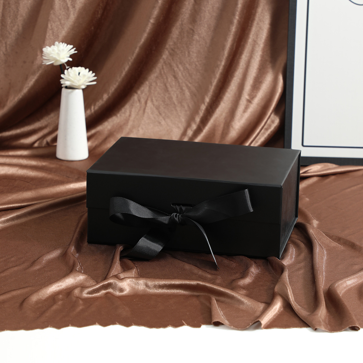 Wholesales Gift Packaging Box Magnet Foldable Clothes Paper Box with Ribbon Closure Custom Folding Storage Box