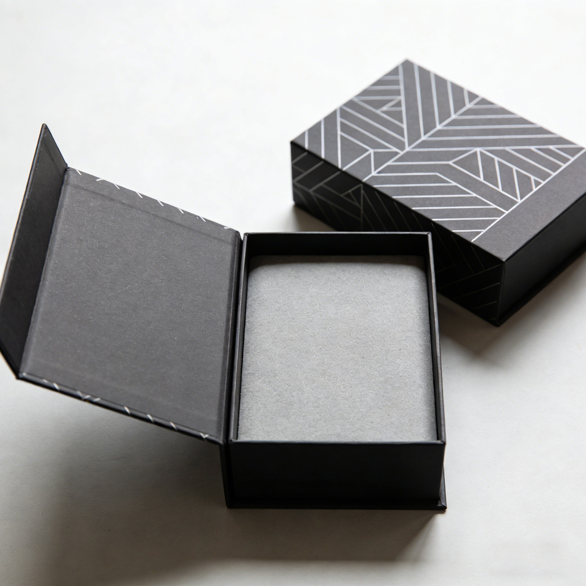Custom Embossed Rigid Box Gift Shipping Mailer Packaging for Jewelry Clothing Cosmetic Magnetic Closure Handle Recyclable