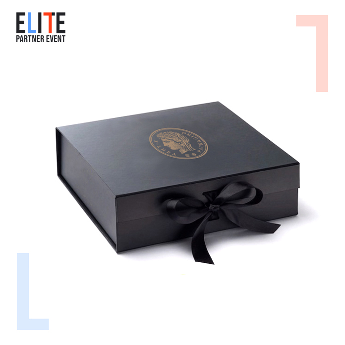 Custom Logo Wholesale Luxury Folding Magnet Clothing Paper Gift Box Packaging With Ribbon Black Magnetic Gift Box