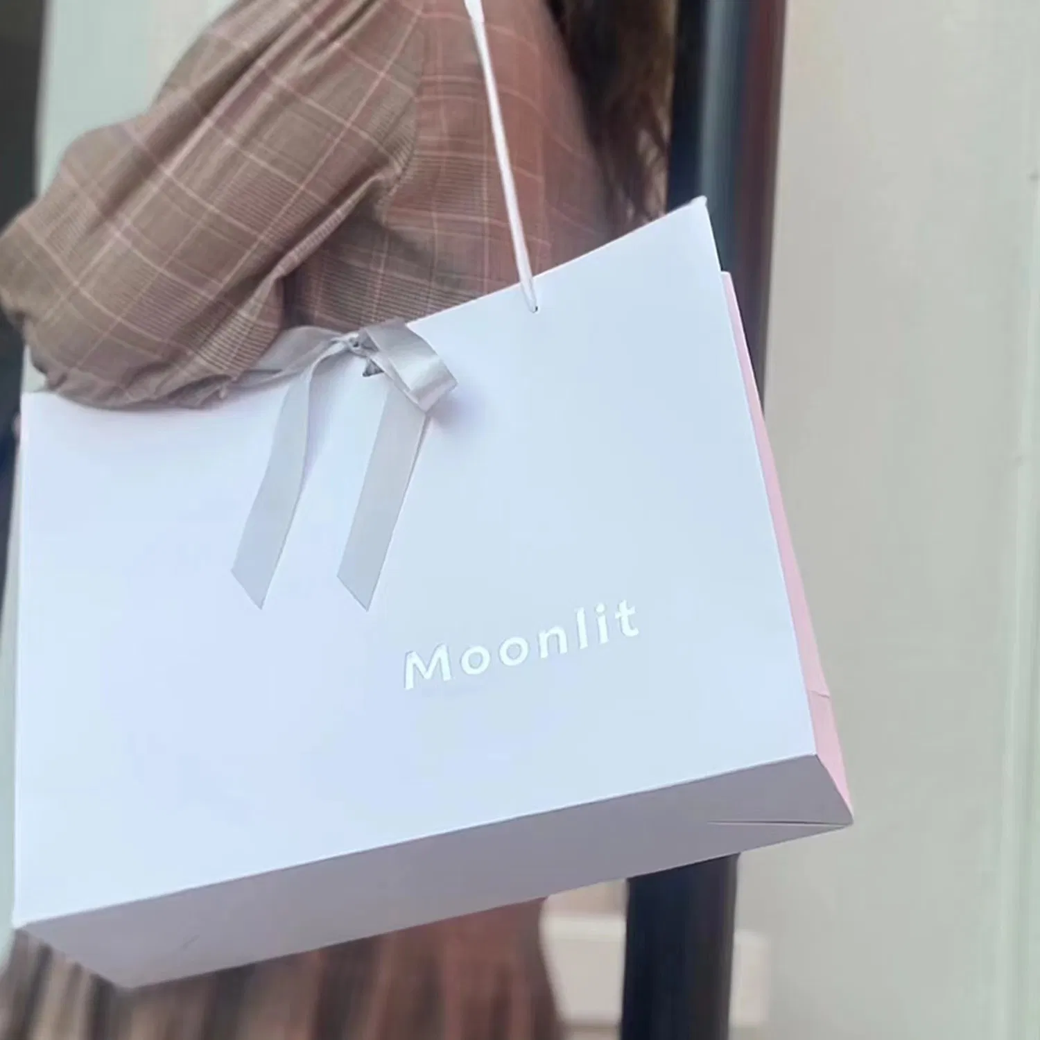Customize Your Own Logo Gift Bag Designer Luxury Shopping Bag Retail Hard Kraft Cardboard Paper Bag Packaging