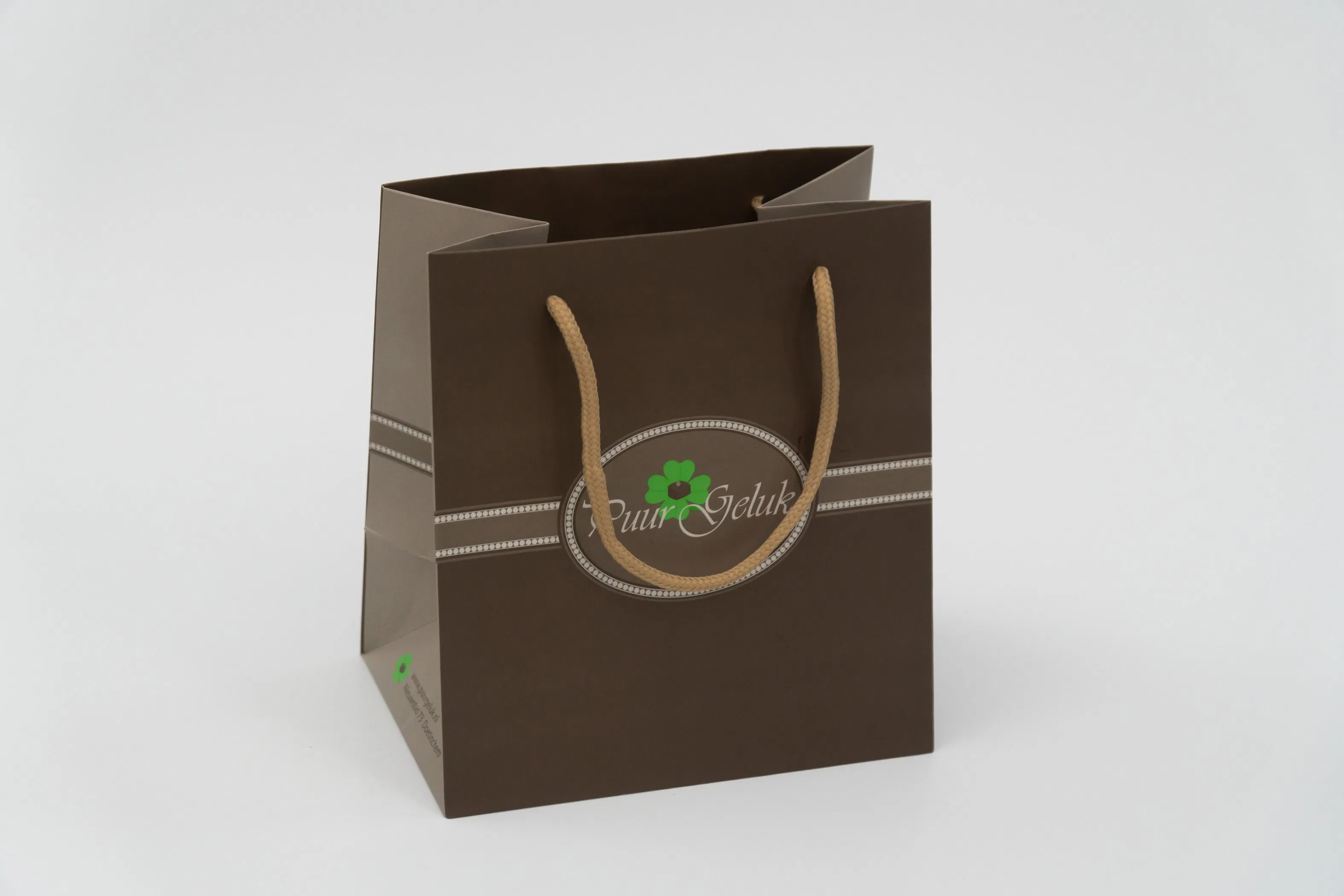 China Wholesales Pink Paper Gift Packaging Bag with Ribbon Handle Cosmetic Tea Wine Bag