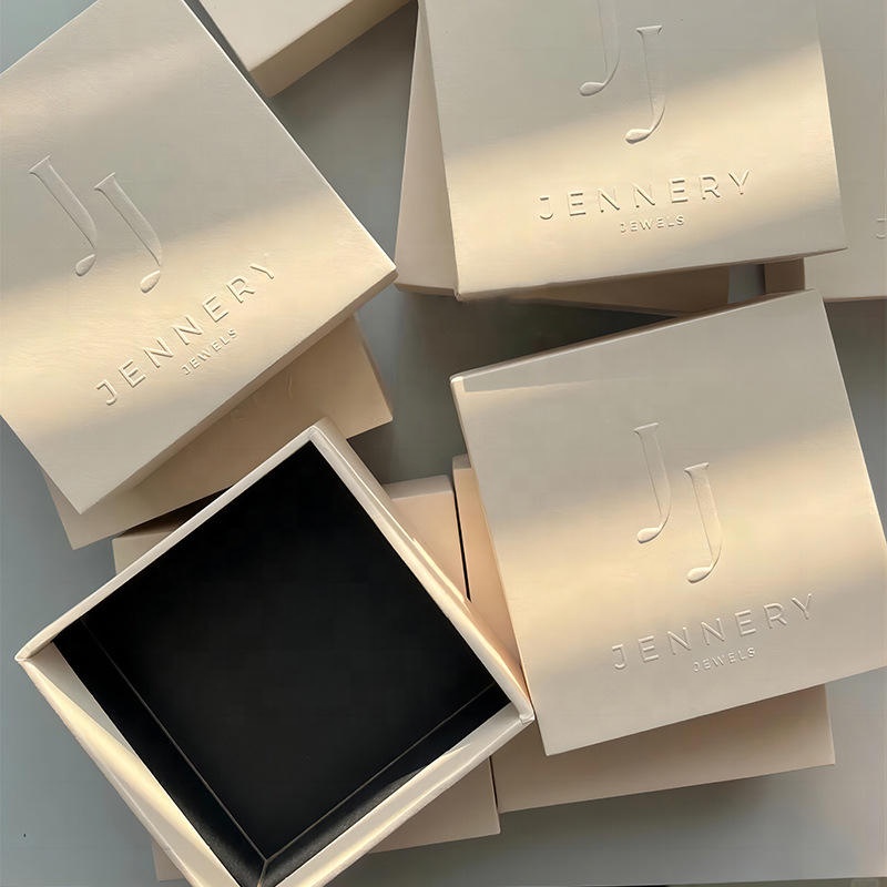 Special Paper White Gift Box with Embossed Logo for Clothing Jewelry for Cosmetics Gold Foil Embossing