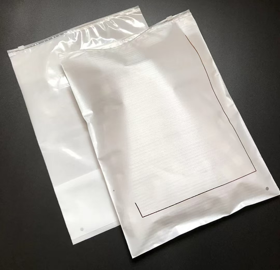 Wholesale Eco-friendly Recyclable LDPE Waterproof Zip Lock Bag Breathable Air Hole Frosted Plastic Packaging Bag Apparel