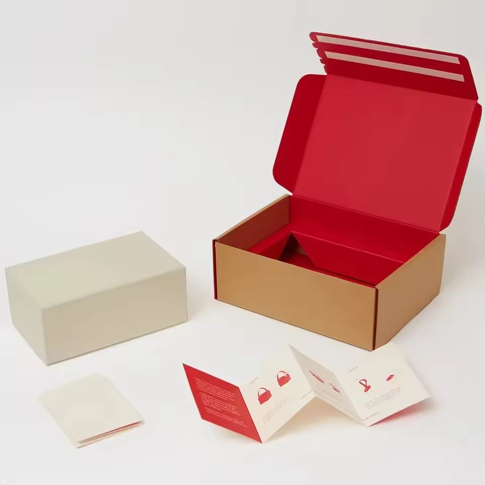Customized Square Brown Kraft Paper Corrugated Cardboard Mailer Boxes Sponge Lining Matt Lamination for Shoes Clothing