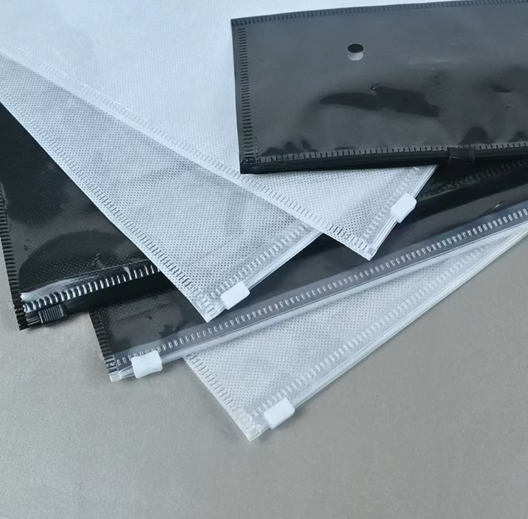 Wholesale Eco-friendly Recyclable LDPE Waterproof Zip Lock Bag Breathable Air Hole Frosted Plastic Packaging Bag Apparel