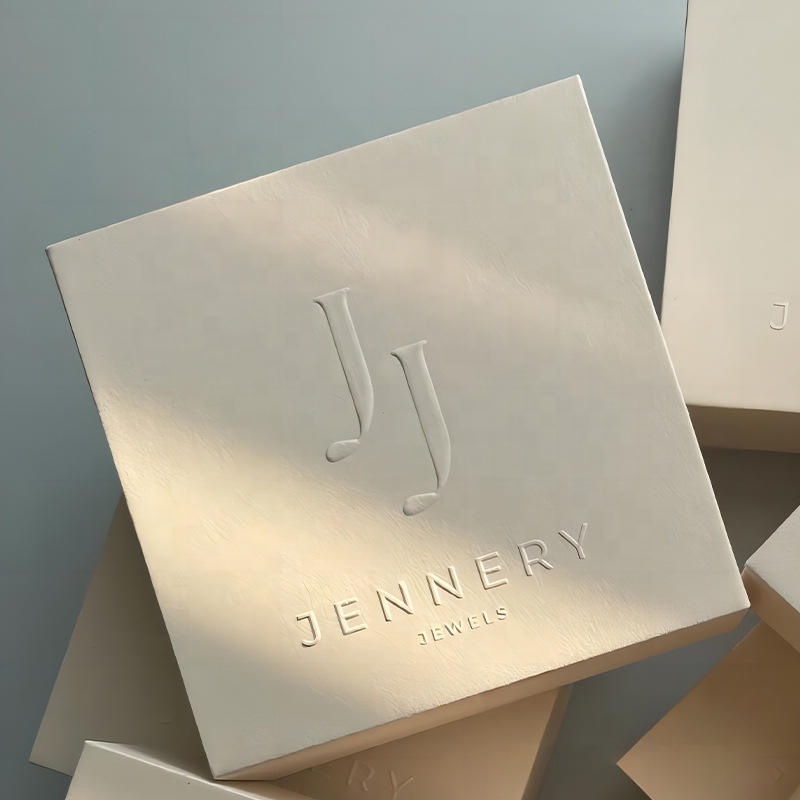 Special Paper White Gift Box with Embossed Logo for Clothing Jewelry for Cosmetics Gold Foil Embossing