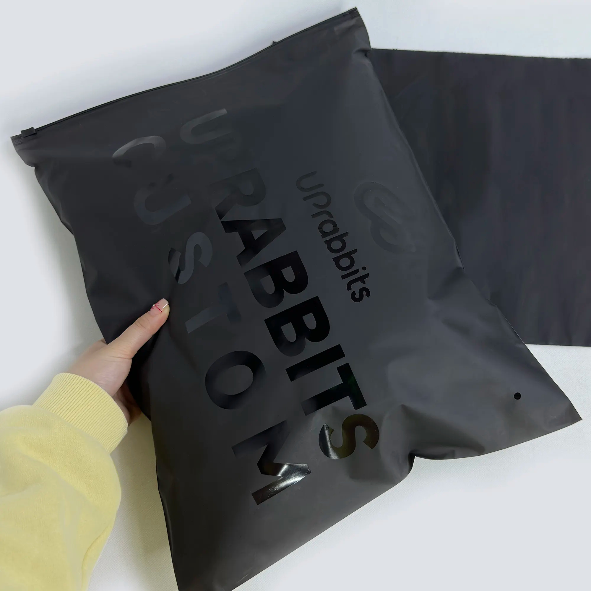 Biodegradable Eco-Friendly Custom Printing Plastic Packaging Black Zip Bag Frosted Zipper Lock Bag For Garment Clothing T-Shirt