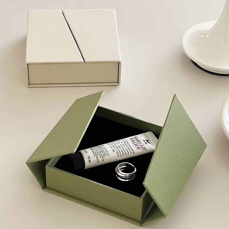 Box detail 3