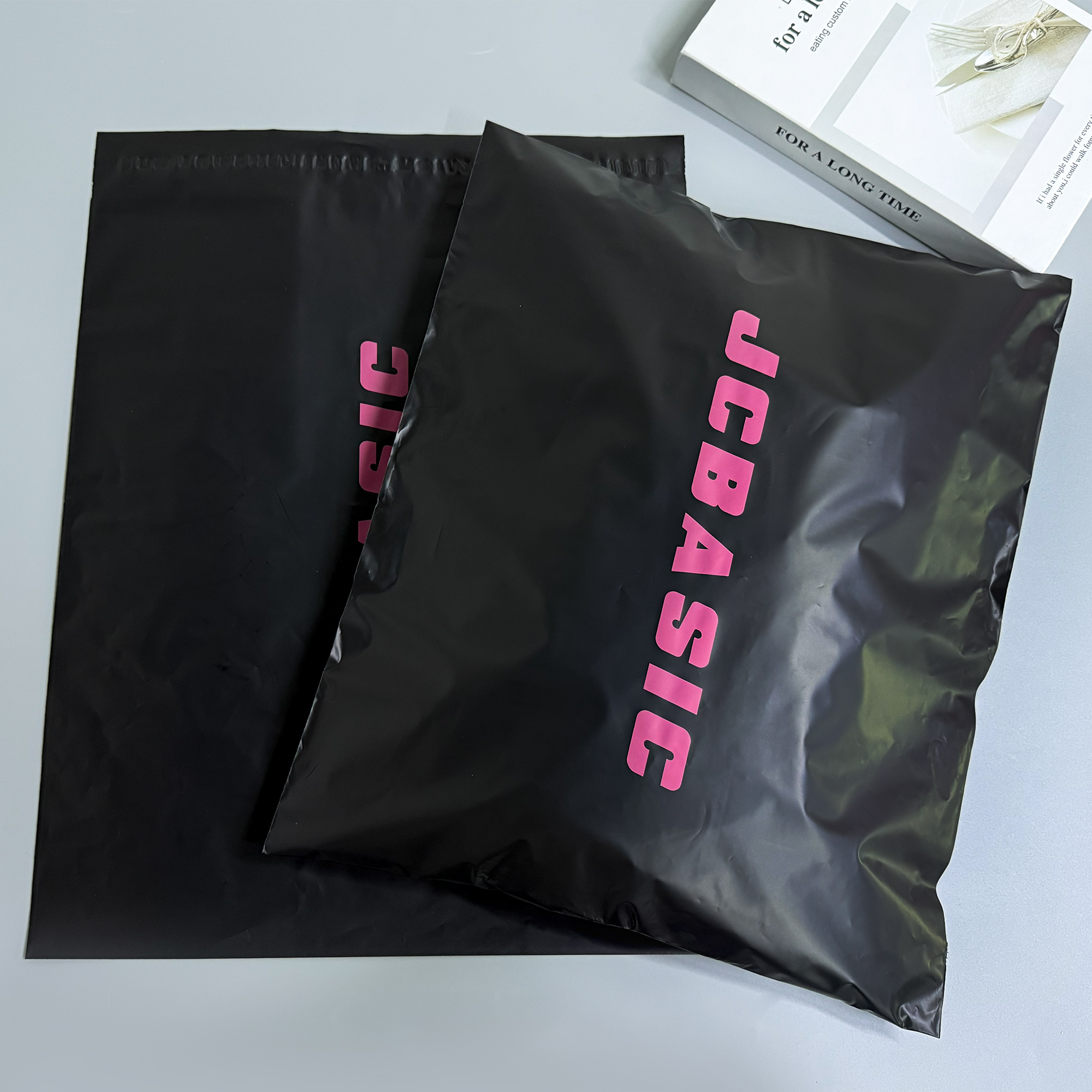 Manufacturer Biodegradable Frosted Poly Mailer Compostable Polymailer Shipping Bag Mailing Matte Courier Bag For Clothes