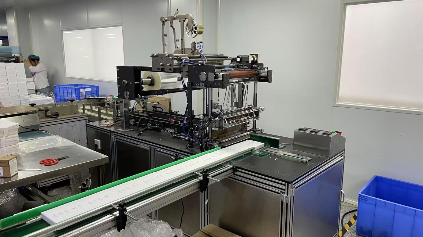 Thermal film shrinking machine for cosmetic product packaging