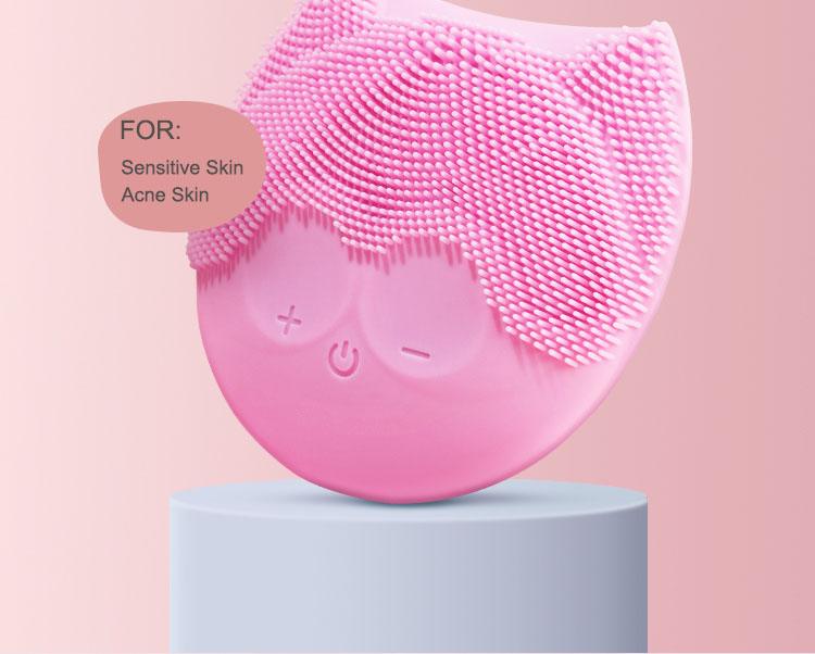 Facial Cleanser Usage Scenario 4