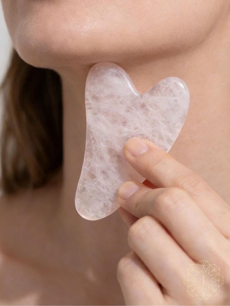 Custom Logo Hot Selling Rose Quartz Guasha and Roller Face Massager Tool Guasha Masajeador Facial Stone Set