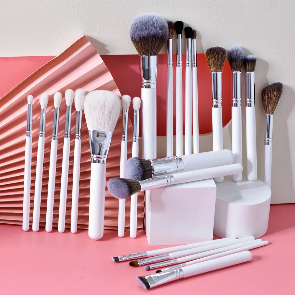 Seamless Blending Anti-Shedding Flawless Application Plastic Handle Beauty Travel Makeup Brush