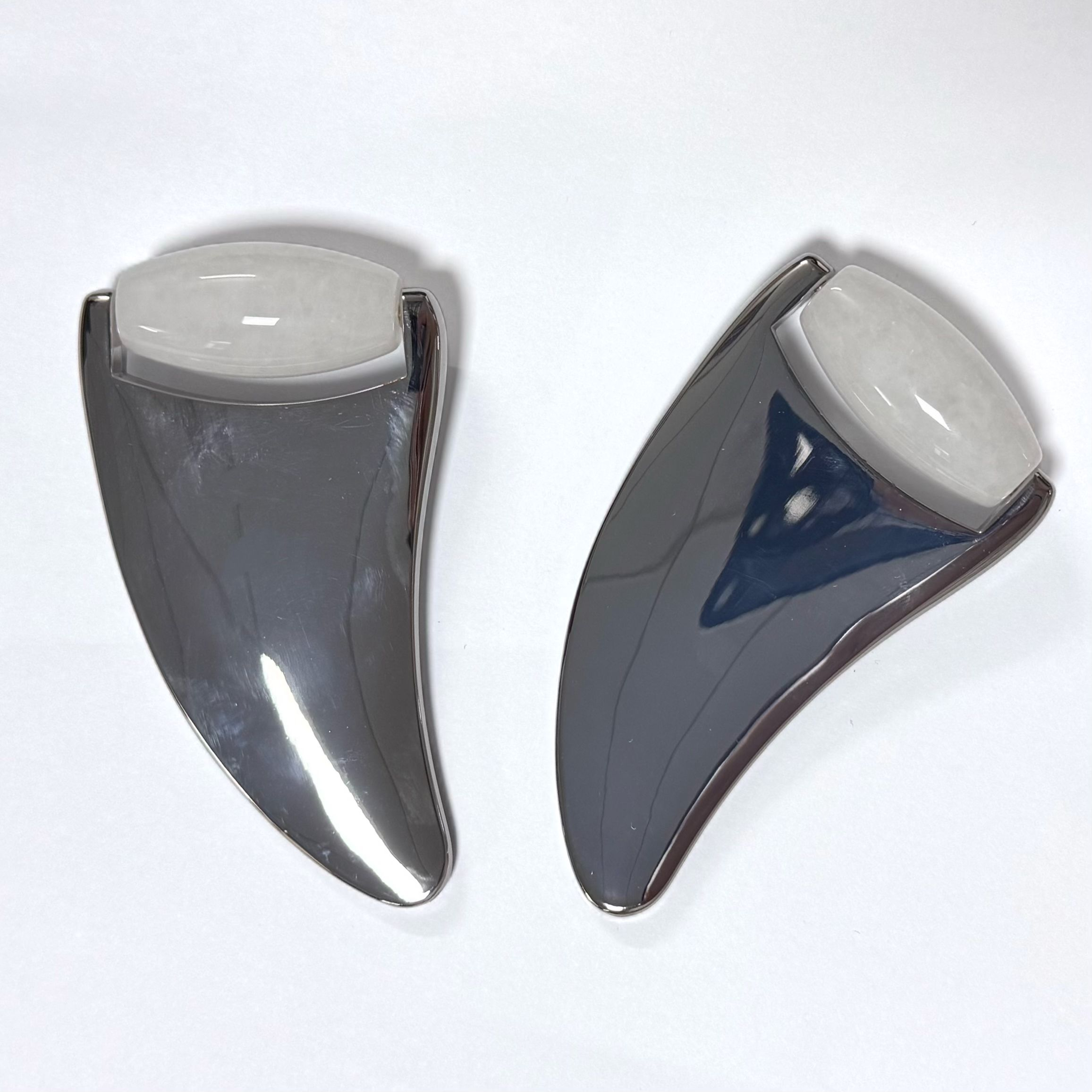 Jade Natural Gua Sha Ice Roller Beauty Tool with Custom Logo for Face Lifting and Eye Care