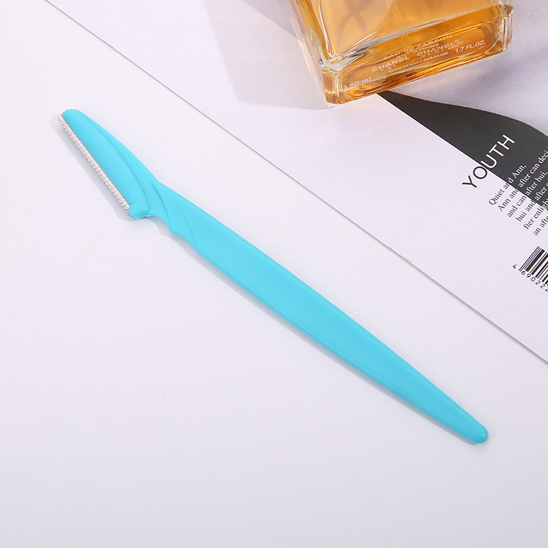 Eyebrow Razor Detail 3