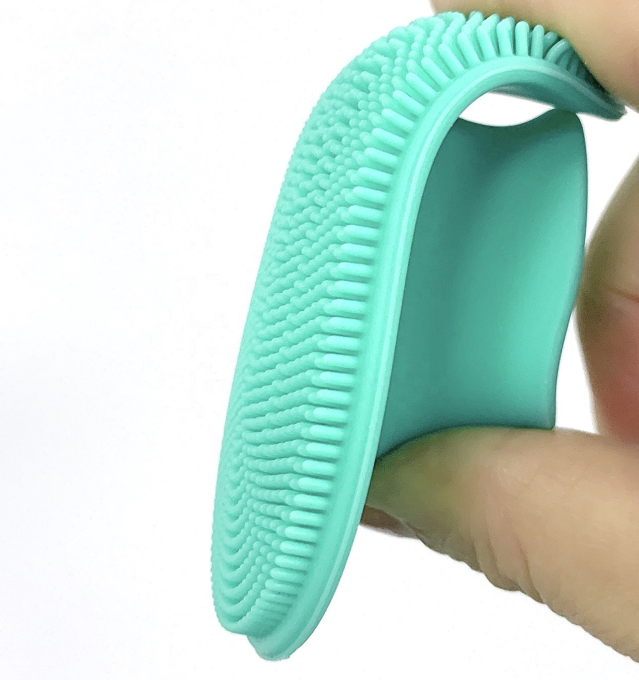 Beauty Items Gentle Reusable Waterproof Exfoliating Skin Care Tool Soft Silicone Facial Scrubber for Deep Cleaning and Massage