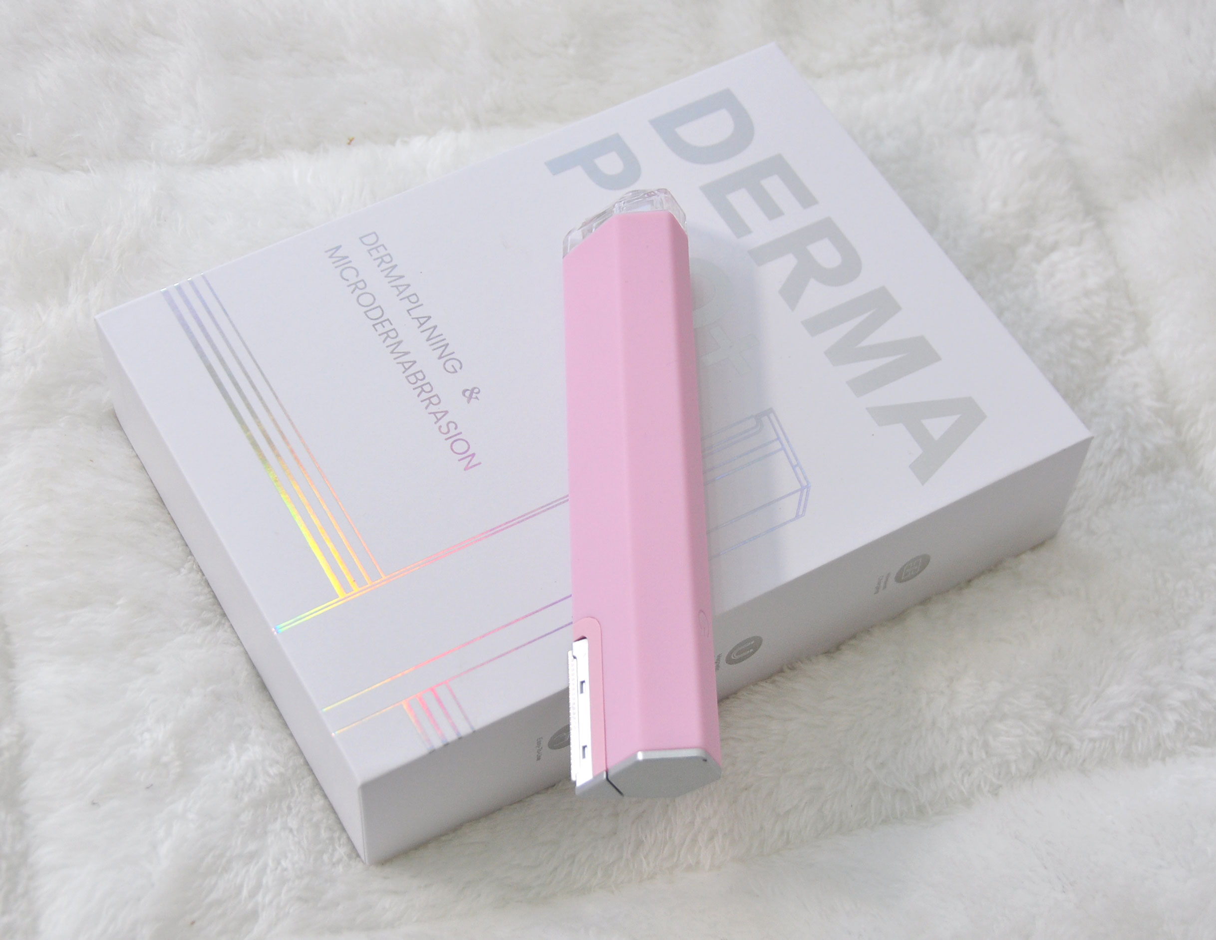 Skin Care Tool Home Use Anti-Wrinkle LED Light Facial Dermaplaning Tools Hair Removal Derma Shaver Wireless Charger