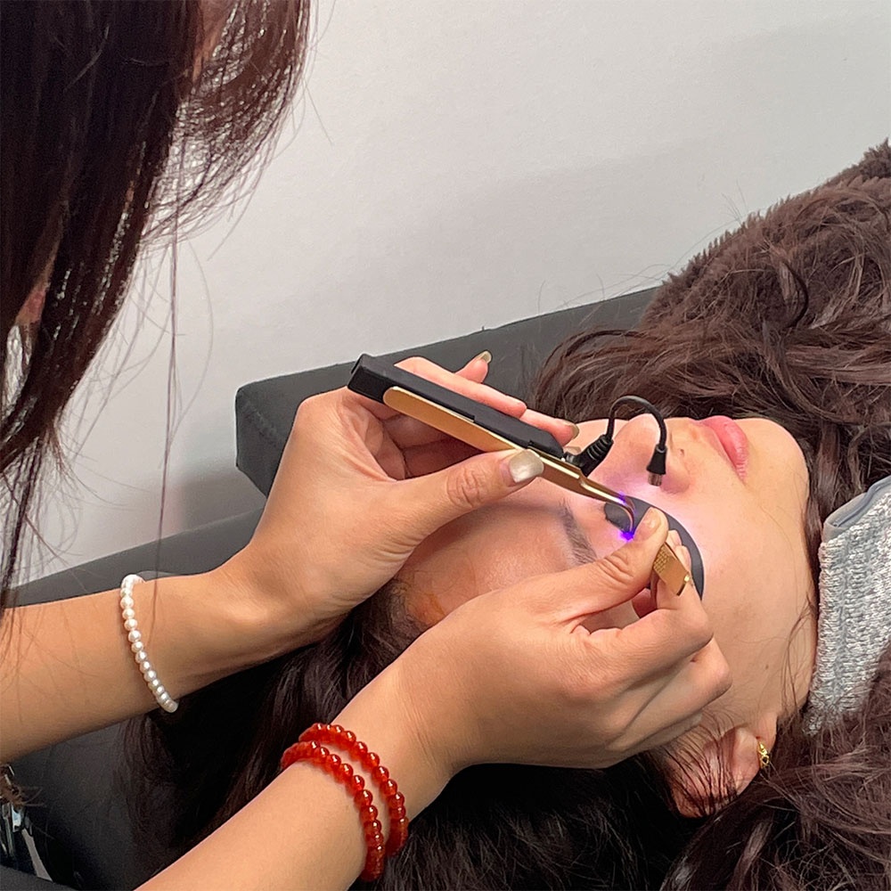 Foot-operated LED UV Lamp for Extending Eyelashes Wireless Control Forceps Lamp for Use in Beauty Salons
