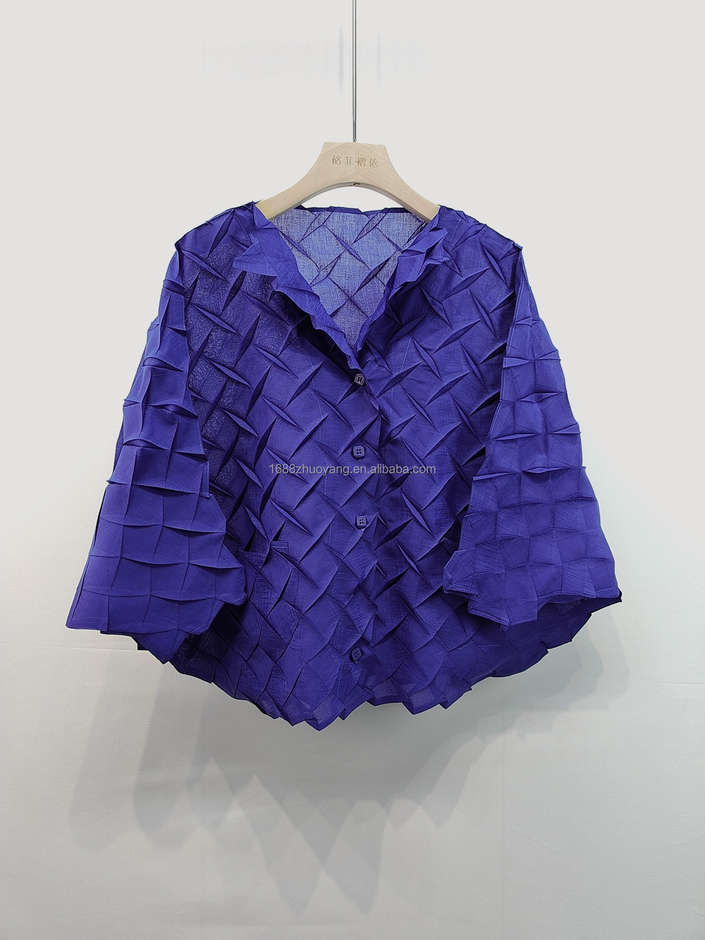 Women's Casual Pleated Blouse Loose Fit Polyester Knit Tops with Embroidered Logo Simple Design ODM Supply for Spring/Summer