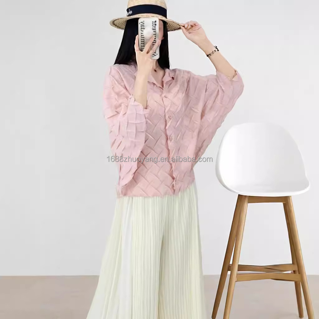 Women's Casual Pleated Blouse Loose Fit Polyester Knit Tops with Embroidered Logo Simple Design ODM Supply for Spring/Summer