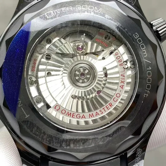 High-Tech Carbon Fiber Watch for Extreme Sports with Lightweight Patent
