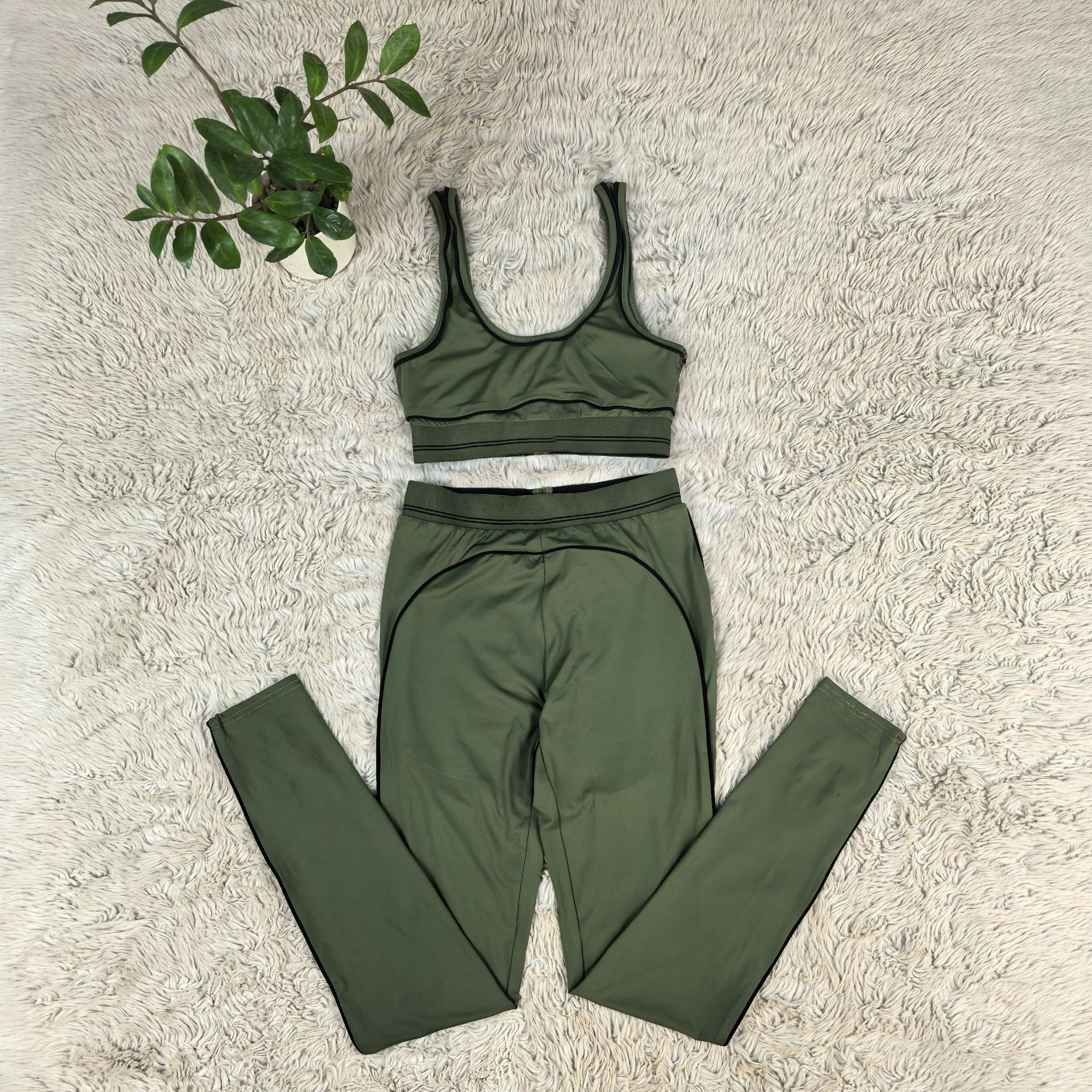 Women's Two-Piece Sports &amp; Leisure Gym Wear Activewear Solid Pattern Workout Sets with Front Logo for Gym Clothes