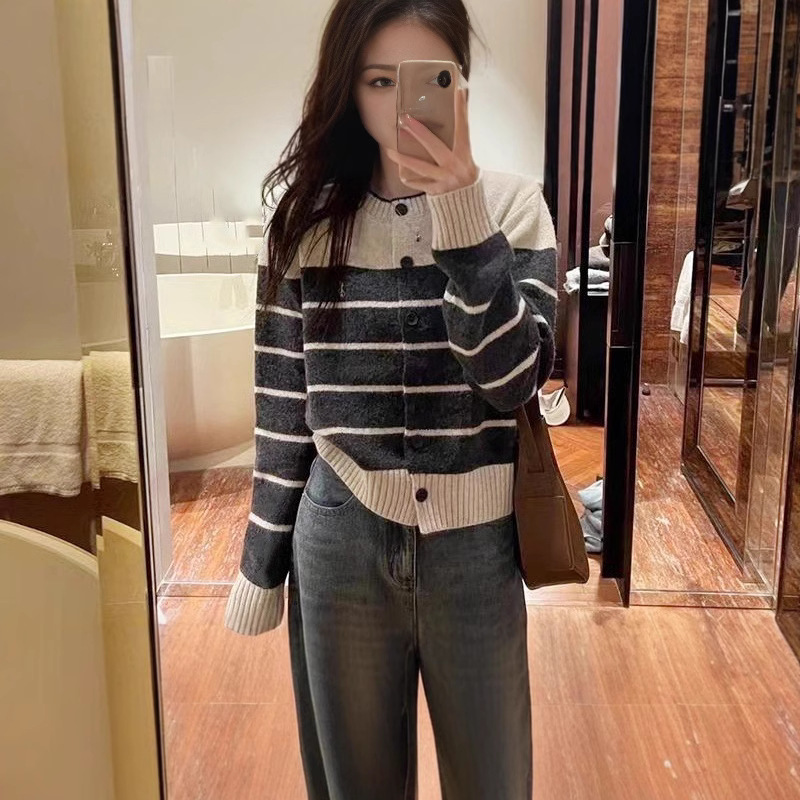 Women's Winter Korean Style Anti-Pilling Polyester/Cotton Varsity Cardigan Sweater Custom Logo O-Neck Striped Pattern Loose Fit