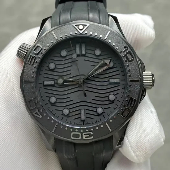 High-Tech Carbon Fiber Watch for Extreme Sports with Lightweight Patent