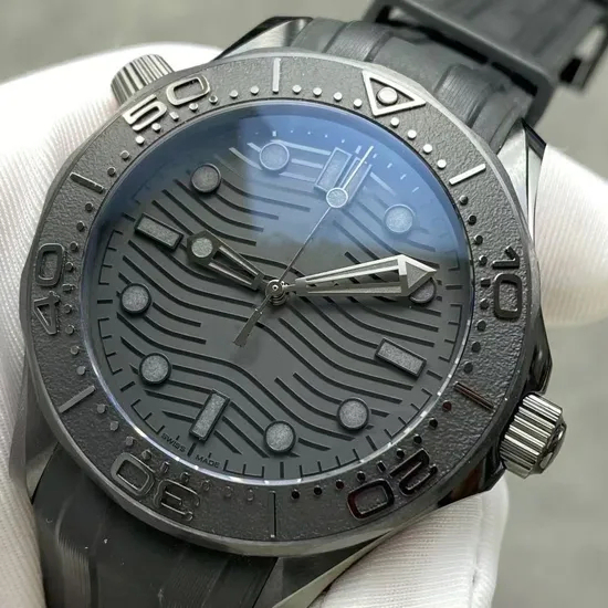 High-Tech Carbon Fiber Watch for Extreme Sports with Lightweight Patent