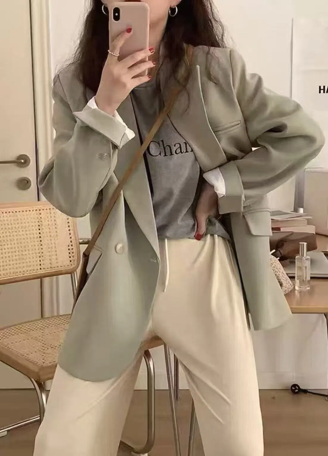 Suits and Coats for Women Can Be Customized in Different Colors