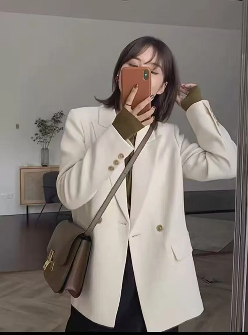 Suits and Coats for Women Can Be Customized in Different Colors