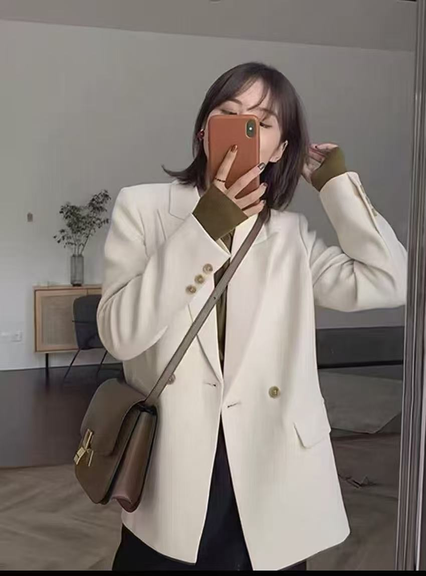 Suits and Coats for Women Can Be Customized in Different Colors