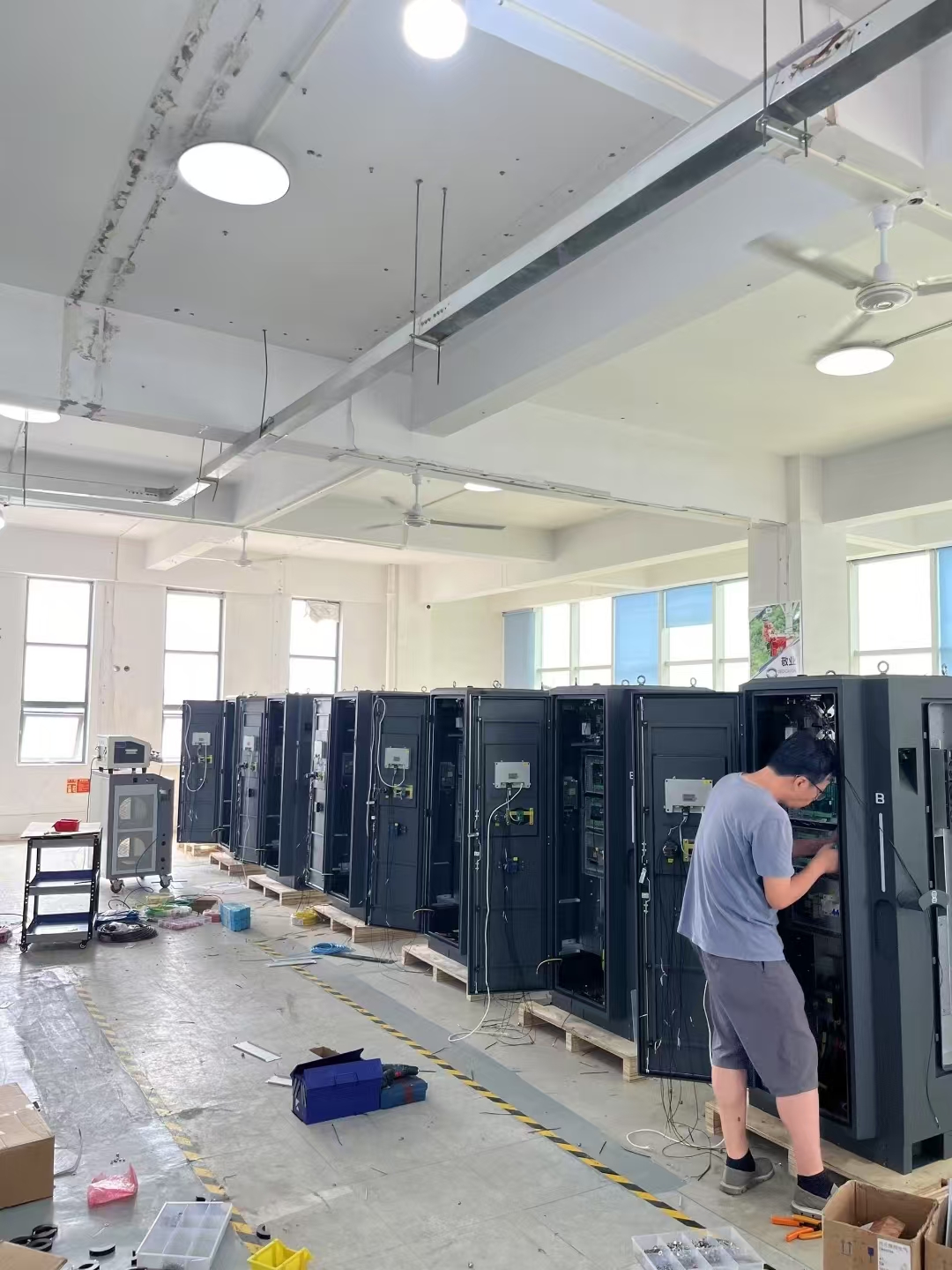 China Factory Wholesale 80kw DC Fast Charger Level 2 Electric Car Charger Pile CCS GB/T Dual Guns Commercial Electric Vehicle Charging Station Manufacturer, Factories