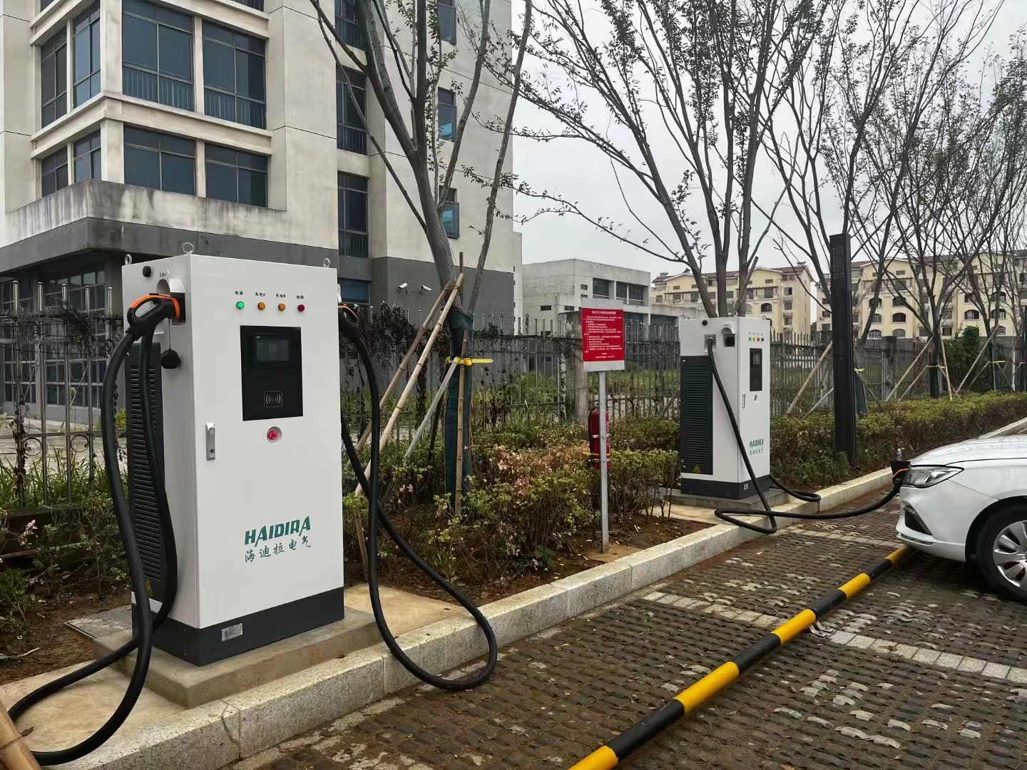 Wholesale Ultra-Fast 160kW DC EV Charging Station (CCS2/CHAdeMO) Commercial-Grade Electric Vehicle Charger for Fleet & Public Use Manufacturer, Manufacturers