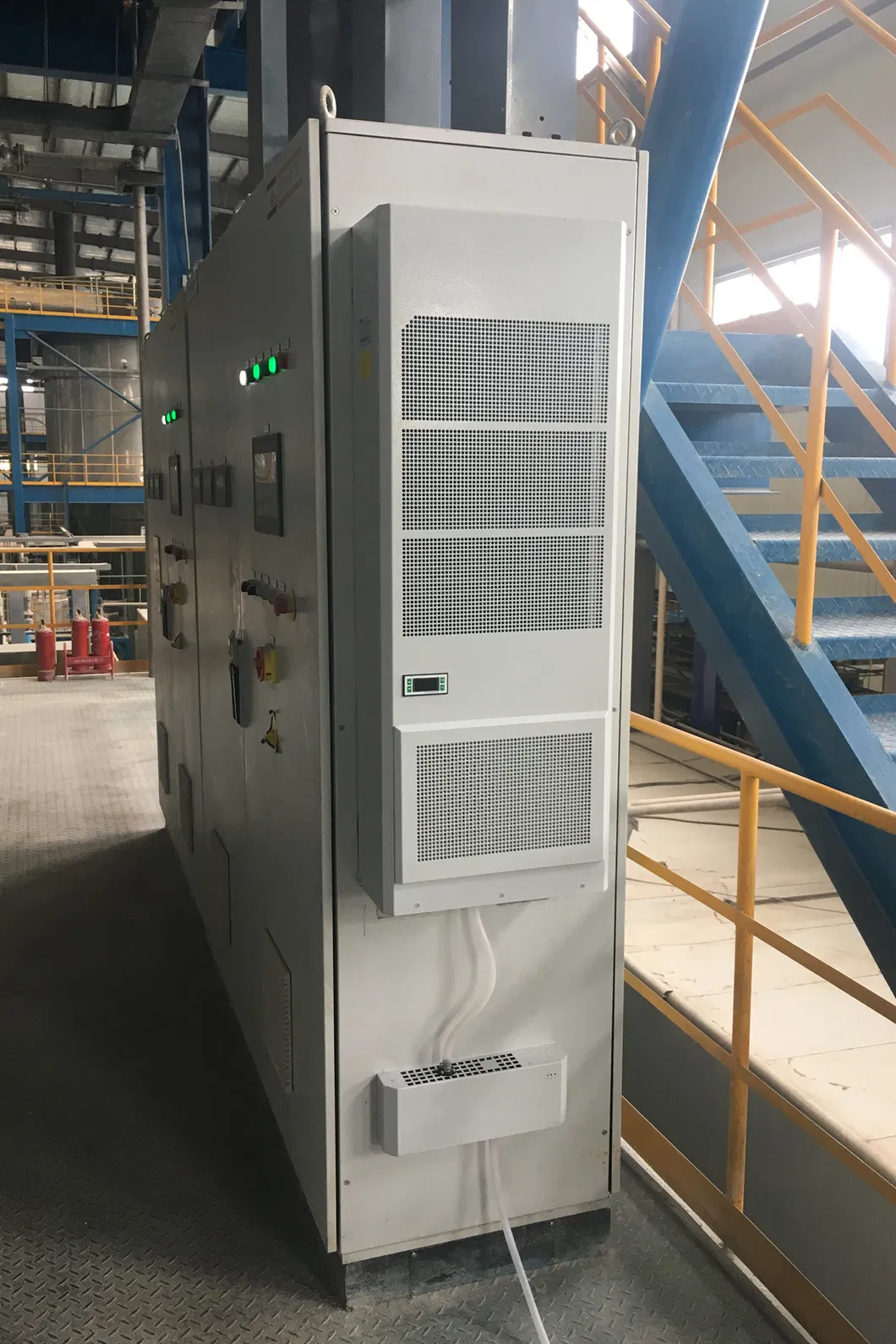 Unidades de Resfriamento Montadas Lateralmente para Resfriamento de Enclosure Elétrico