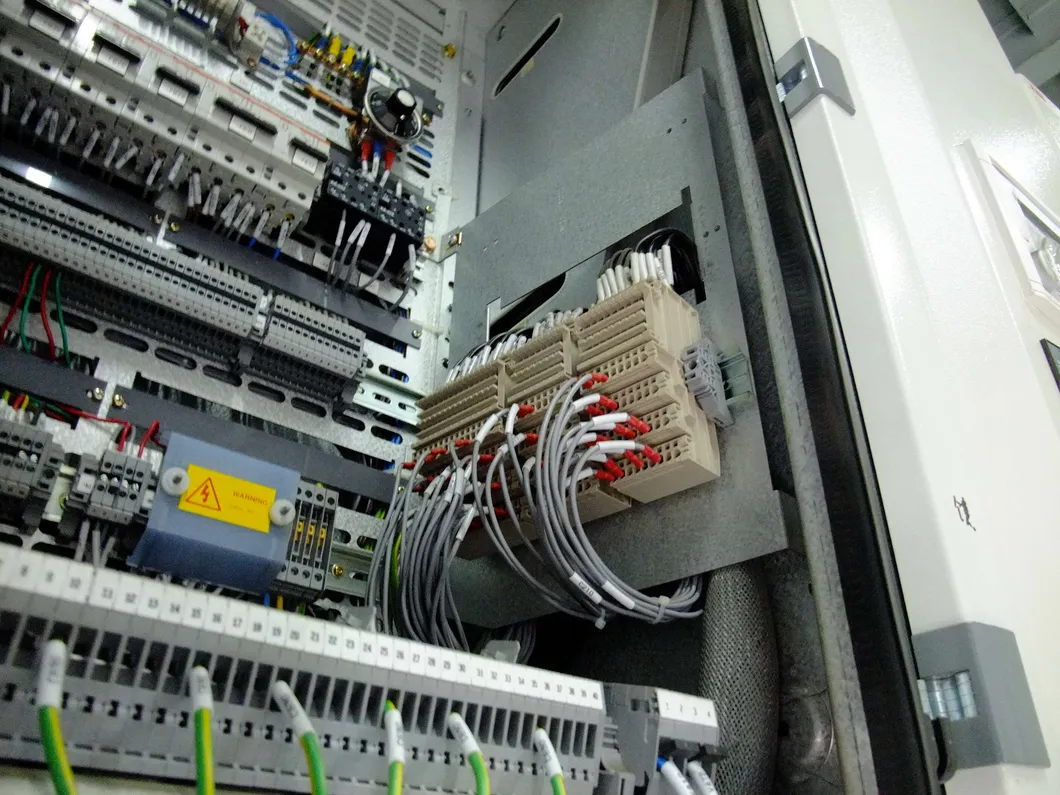 Painel de protecção do gerador e do transformador lateral