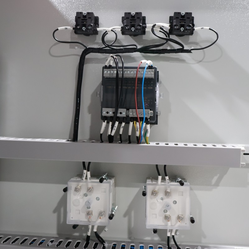 Gabinete de Distribuição de Energia Balanceada de Painel Paralelo Multifuncional para Backup de Energia Empresarial
