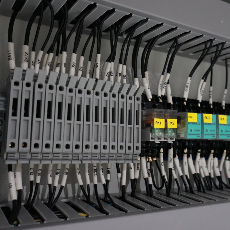 Gabinete de Distribuição de Energia Balanceada de Painel Paralelo Multifuncional para Backup de Energia Empresarial