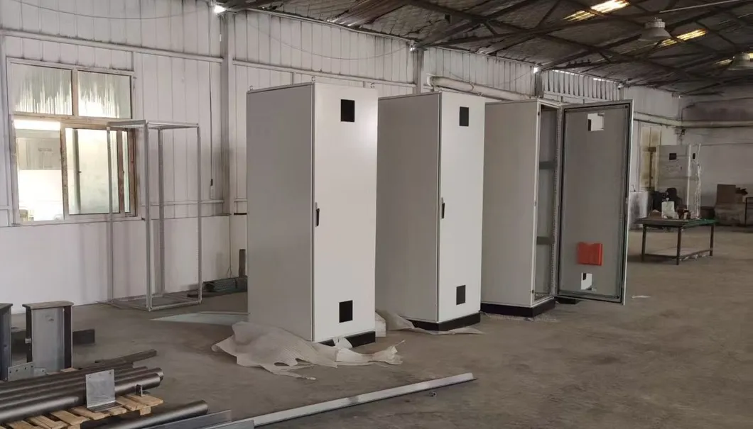 Produção de caixas de metal para equipamentos elétricos