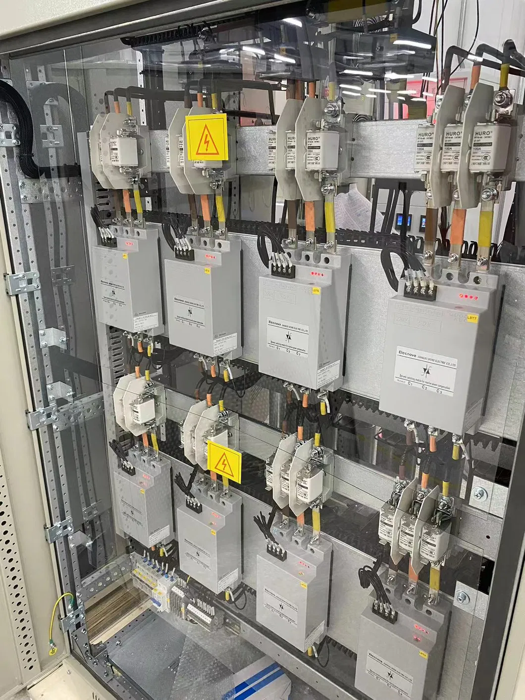 Painel de Controle de Banco de Capacitores de Baixa Tensão para Correção do Fator de Potência